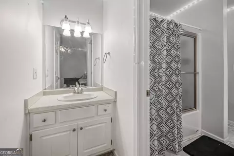Bath - 190 Sunset Oaks Dr, Cornelia, GA 30531 photo 3 of 3
