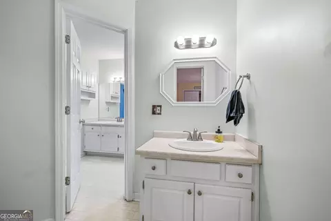 Bath - 190 Sunset Oaks Dr, Cornelia, GA 30531 photo 2 of 3