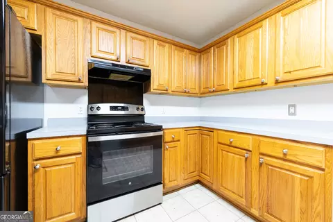 Kitchen - 250 Old Pond Rd, Lagrange, GA 30241 photo 3 of 4
