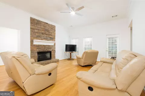 Living - 250 Old Pond Rd, Lagrange, GA 30241 photo 1 of 3