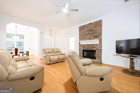 Living - 250 Old Pond Rd, Lagrange, GA 30241 photo 2 of 3