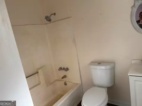 Bath - 205 Willow Rd, Thomaston, GA 30286 photo 1 of 1