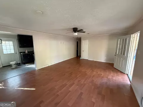 Living - 205 Willow Rd, Thomaston, GA 30286 photo 1 of 2