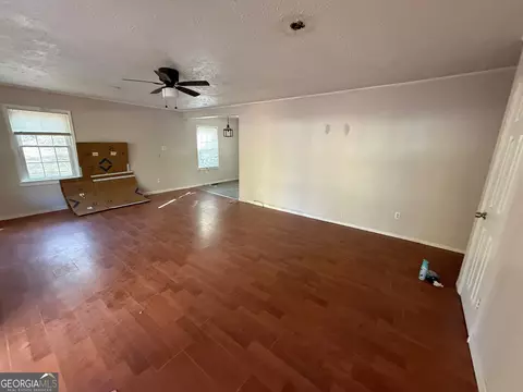 Living - 205 Willow Rd, Thomaston, GA 30286 photo 2 of 2