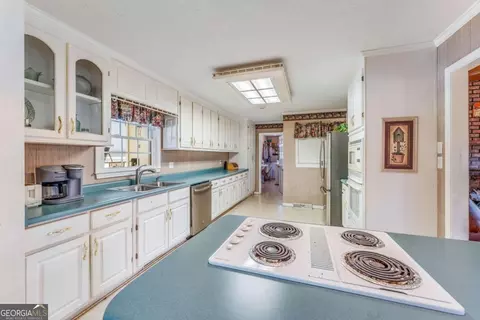 Kitchen - 417 Pulliam Ln, Royston, GA 30662 photo 2 of 4