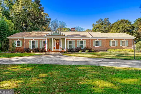 470 Benson St, Hartwell, GA 30643