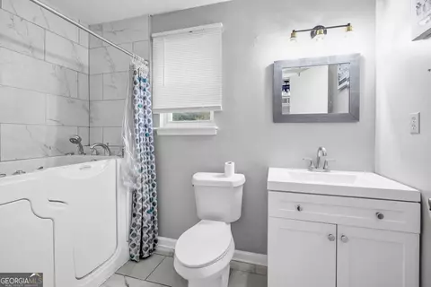 Bath - 2203 Willoby Ct, Morrow, GA 30260 photo 3 of 4