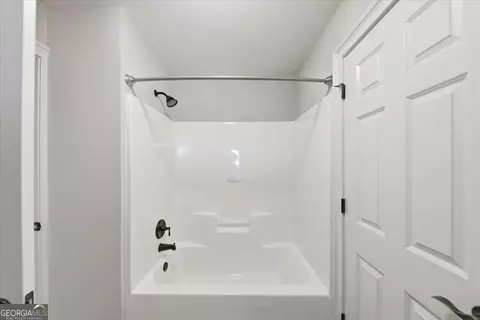 Bath - 172 Shellbark Dr, Mcdonough, GA 30252 photo 5 of 8