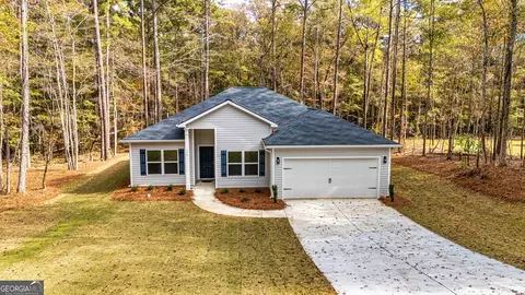 112 Holly Ln, Woodbury, GA 30293
