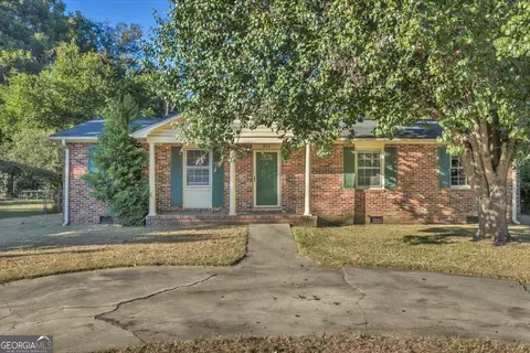 211 Palomino Ln, Warner Robins, GA 31088