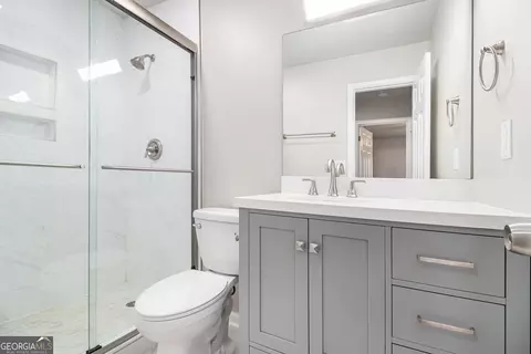 Bath - 102 Foxdale Dr, Lagrange, GA 30240 photo 4 of 4