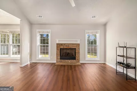 Living - 102 Foxdale Dr, Lagrange, GA 30240 photo 1 of 3