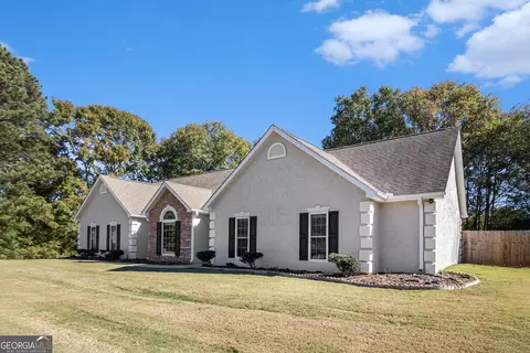 Exterior - 102 Foxdale Dr, Lagrange, GA 30240 photo 2 of 9