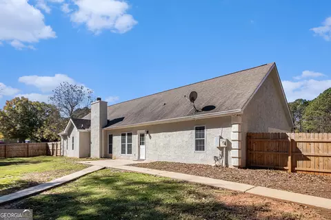 Exterior - 102 Foxdale Dr, Lagrange, GA 30240 photo 4 of 9