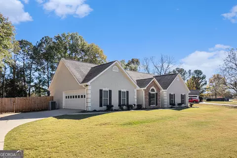 Exterior - 102 Foxdale Dr, Lagrange, GA 30240 photo 3 of 9