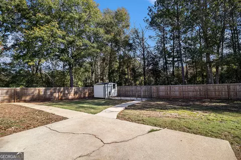 Exterior - 102 Foxdale Dr, Lagrange, GA 30240 photo 8 of 9