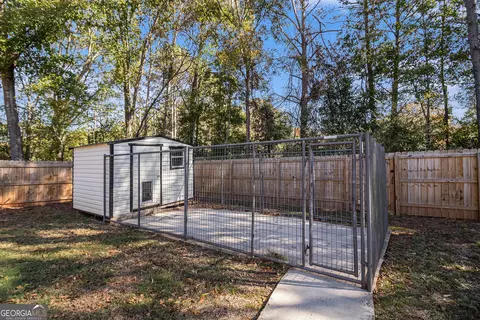 Exterior - 102 Foxdale Dr, Lagrange, GA 30240 photo 5 of 9