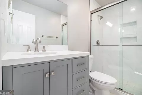 Bath - 102 Foxdale Dr, Lagrange, GA 30240 photo 3 of 4