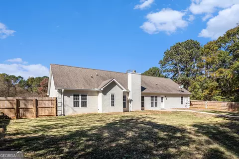 Exterior - 102 Foxdale Dr, Lagrange, GA 30240 photo 7 of 9
