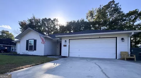 102 Honeysuckle Rd, Kingsland, GA 31548