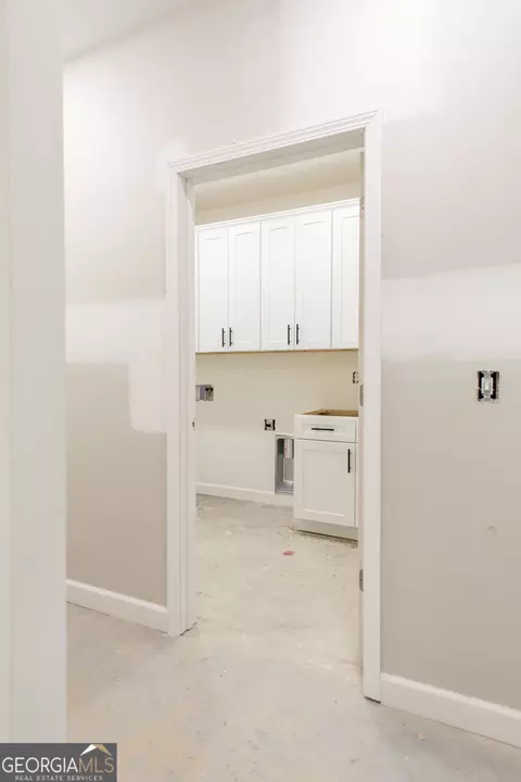 Entry Way - 4861 Stanfield Cir, Blackshear, GA 31516 photo 2 of 5
