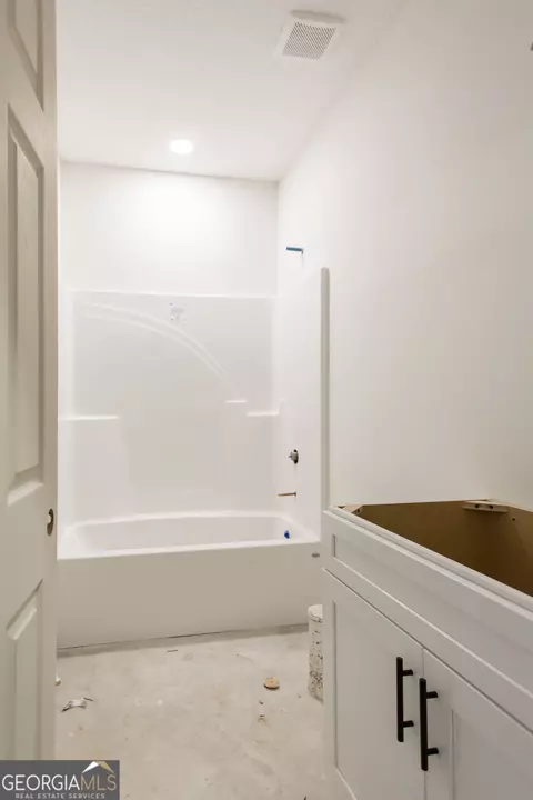 Bath - 4861 Stanfield Cir, Blackshear, GA 31516 photo 2 of 2