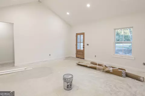 Living - 4861 Stanfield Cir, Blackshear, GA 31516 photo 1 of 2