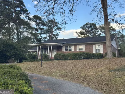 2526 Old Holton Rd, Macon, GA 31204