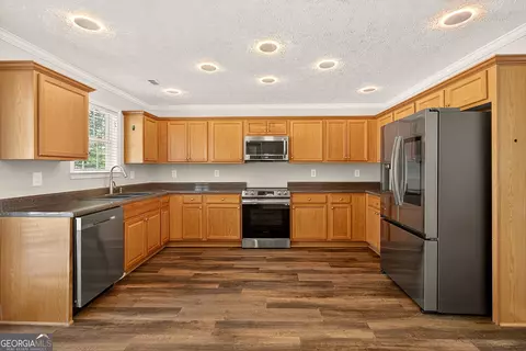 Kitchen - 220 Windpher Rdg, Hampton, GA 30228 photo 2 of 2