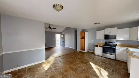 Entry Way - 1225 Coppermine Rd, Buchanan, GA 30113 photo 2 of 5