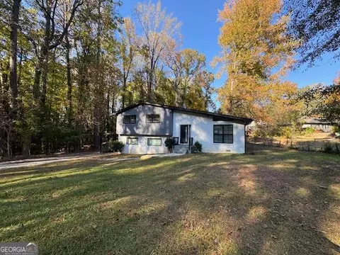 2045 Pine Oak Dr SW, Atlanta, GA 30310