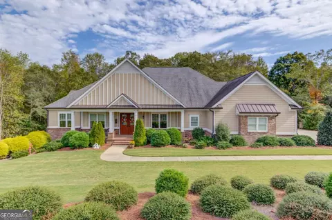 624 Skyland Dr, Hoschton, GA 30548
