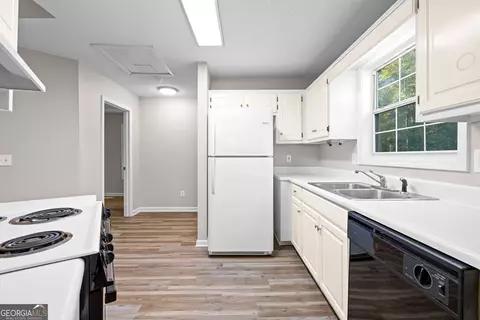 Kitchen - 1229 N Hampton Dr, Hampton, GA 30228 photo 1 of 2
