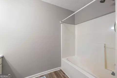 Bath - 1229 N Hampton Dr, Hampton, GA 30228 photo 2 of 3