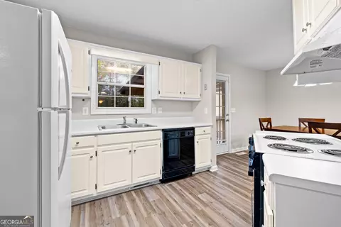 Kitchen - 1229 N Hampton Dr, Hampton, GA 30228 photo 2 of 2