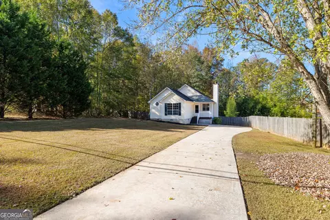 Exterior - 1229 N Hampton Dr, Hampton, GA 30228 photo 2 of 9
