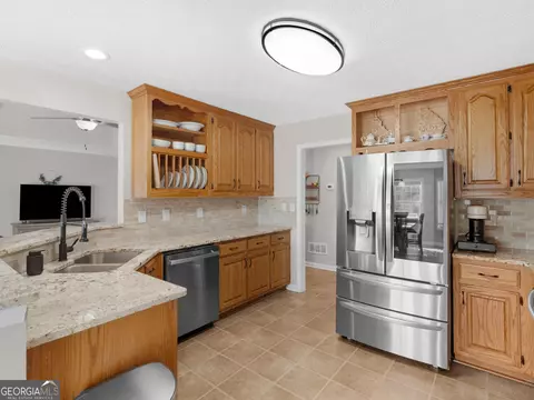 Kitchen - 1815 Rocky Creek Rd, Hampton, GA 30228 photo 1 of 7