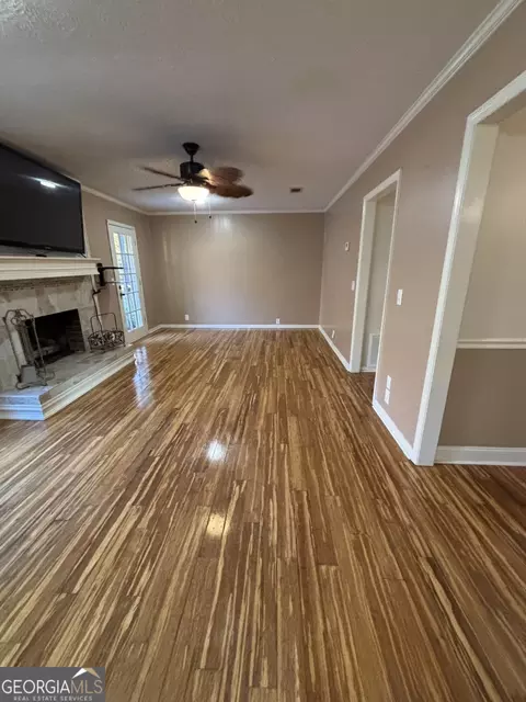 Living - 228 Sivell Rd, Lagrange, GA 30241 photo 2 of 6