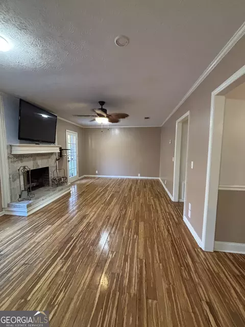 Living - 228 Sivell Rd, Lagrange, GA 30241 photo 6 of 6