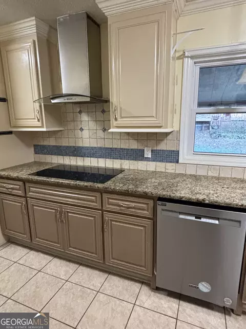 Kitchen - 228 Sivell Rd, Lagrange, GA 30241 photo 5 of 14