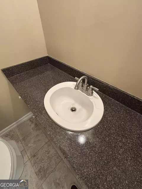Bath - 228 Sivell Rd, Lagrange, GA 30241 photo 5 of 6