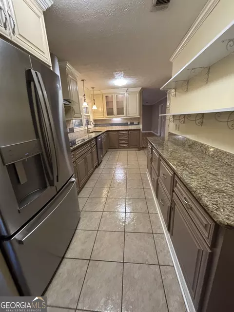 Kitchen - 228 Sivell Rd, Lagrange, GA 30241 photo 10 of 14