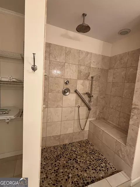 Bath - 228 Sivell Rd, Lagrange, GA 30241 photo 2 of 6