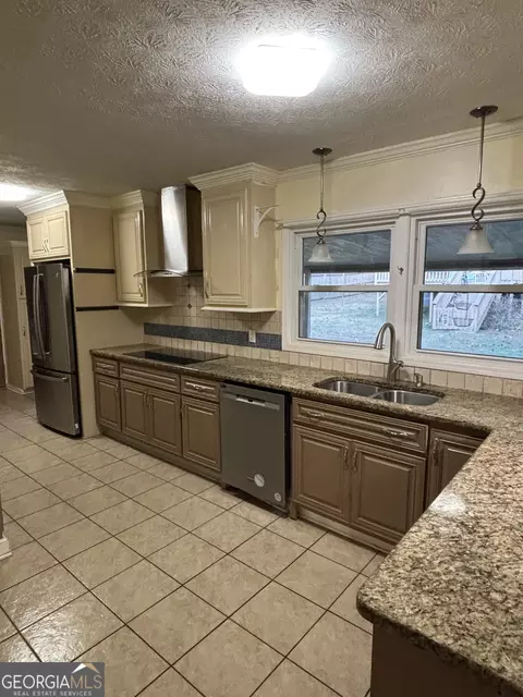 Kitchen - 228 Sivell Rd, Lagrange, GA 30241 photo 14 of 14