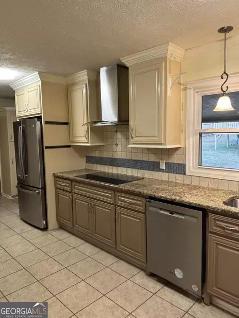 Kitchen - 228 Sivell Rd, Lagrange, GA 30241 photo 3 of 14