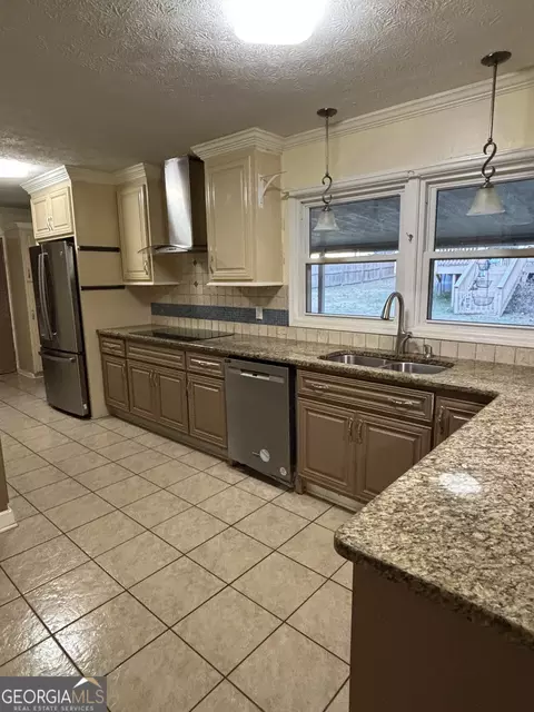 Kitchen - 228 Sivell Rd, Lagrange, GA 30241 photo 4 of 14