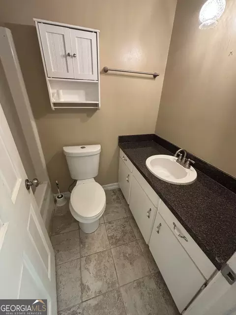Bath - 228 Sivell Rd, Lagrange, GA 30241 photo 4 of 6