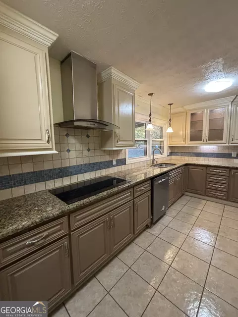 Kitchen - 228 Sivell Rd, Lagrange, GA 30241 photo 11 of 14