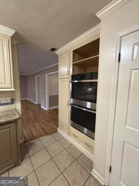 Kitchen - 228 Sivell Rd, Lagrange, GA 30241 photo 13 of 14
