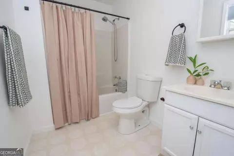 Bath - 1186 Lindsey St, Lagrange, GA 30240 photo 1 of 2